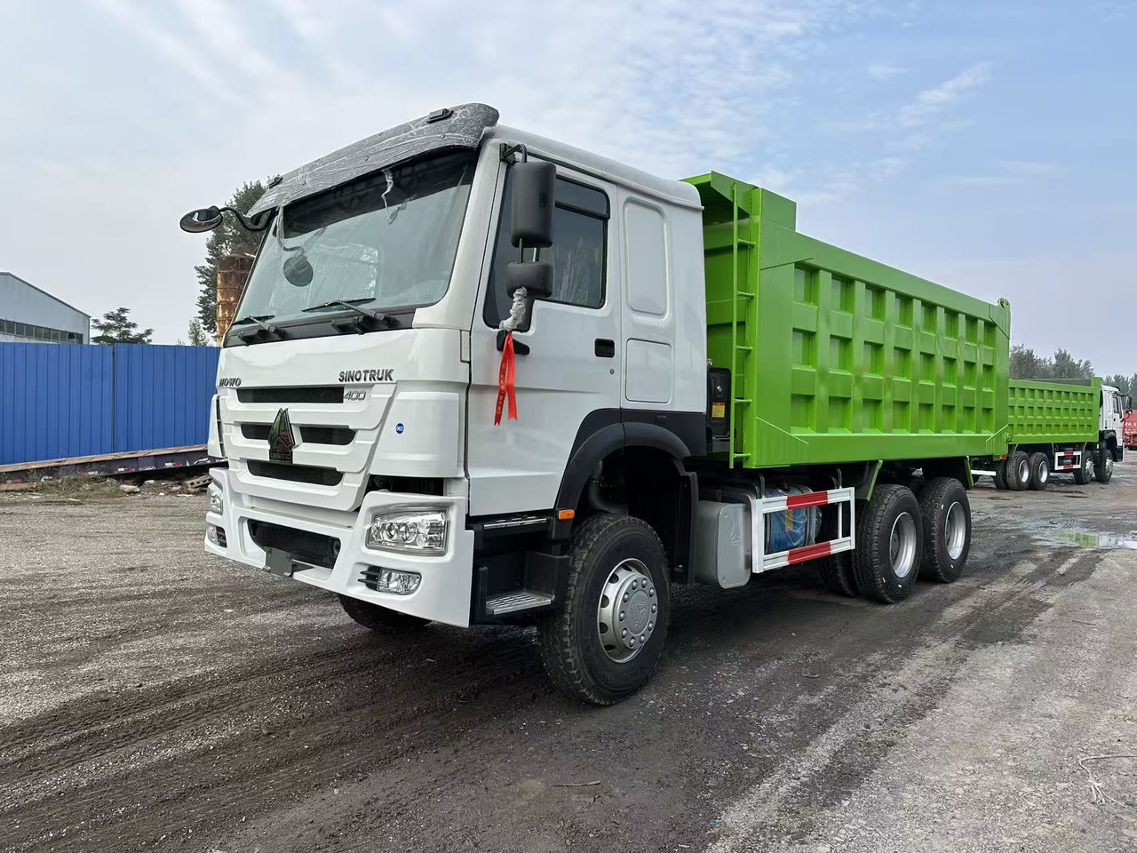 SINOTRUK HOWO 400HP 6X4 Tipper Truck - Camión volquete: foto 1 SINOTRUK HOWO 400HP 6X4 Tipper Truck - Camión volquete: foto 1