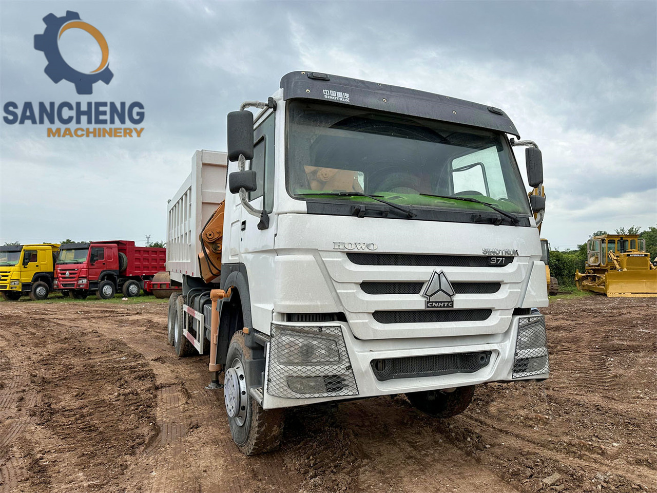 SINOTRUK Howo 371 6x4 crane truck - Camión grúa: foto 3 SINOTRUK Howo 371 6x4 crane truck - Camión grúa: foto 3