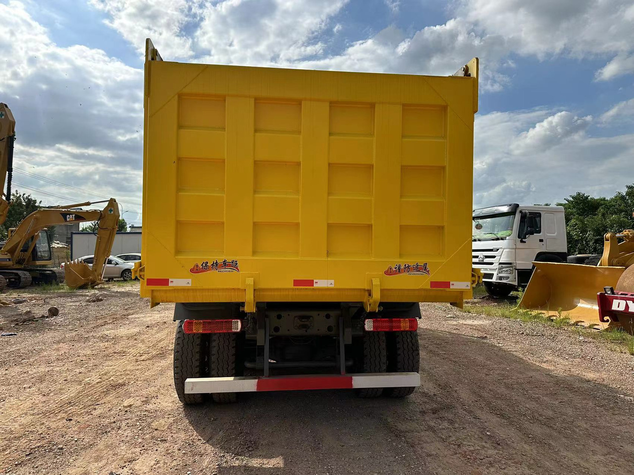 Camión volquete SINOTRUK Howo 371 Dump truck: foto 8
