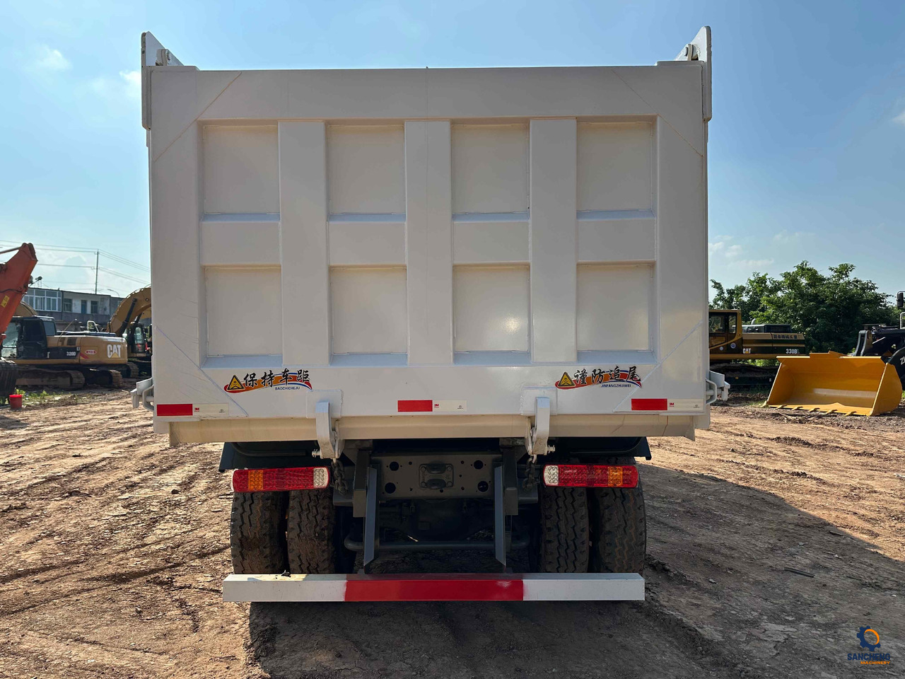 Sinotruk HOWO 400HP With Bumper 6X4 - Camión volquete: foto 5 Sinotruk HOWO 400HP With Bumper 6X4 - Camión volquete: foto 5