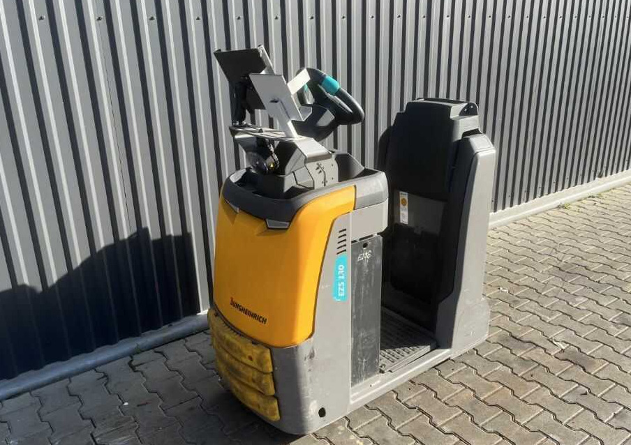 Jungheinrich EZS130 - Remolcadora: foto 1 Jungheinrich EZS130 - Remolcadora: foto 1