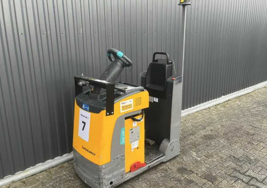 Jungheinrich EZS130 - Remolcadora: foto 1 Jungheinrich EZS130 - Remolcadora: foto 1