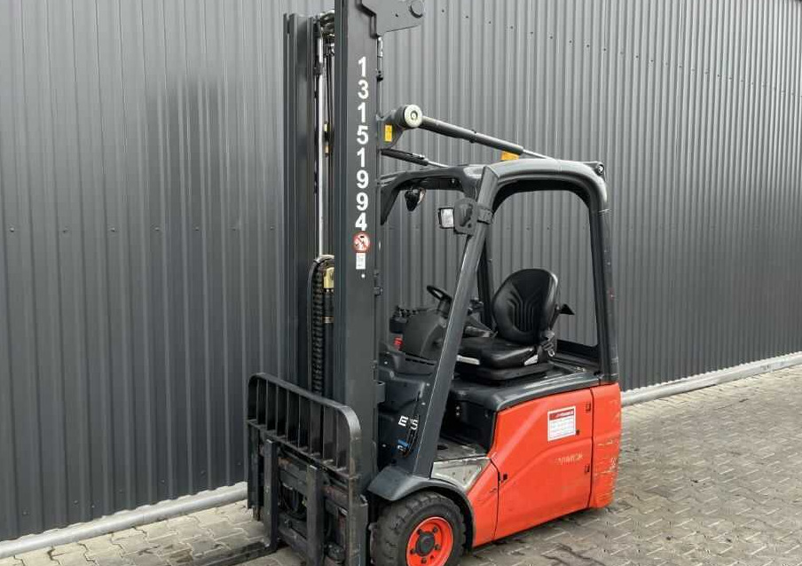 Linde E15-01 - Carretilla elevadora eléctrica: foto 1 Linde E15-01 - Carretilla elevadora eléctrica: foto 1