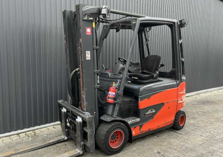 Linde E30H-01/600 - Carretilla elevadora eléctrica: foto 1 Linde E30H-01/600 - Carretilla elevadora eléctrica: foto 1