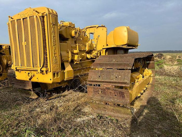 Caterpillar D4 - - Bulldozer: foto 1 Caterpillar D4 - - Bulldozer: foto 1