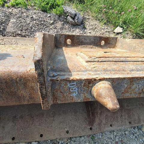 Mecalac 8MCR - Cazo: foto 3 Mecalac 8MCR - Cazo: foto 3