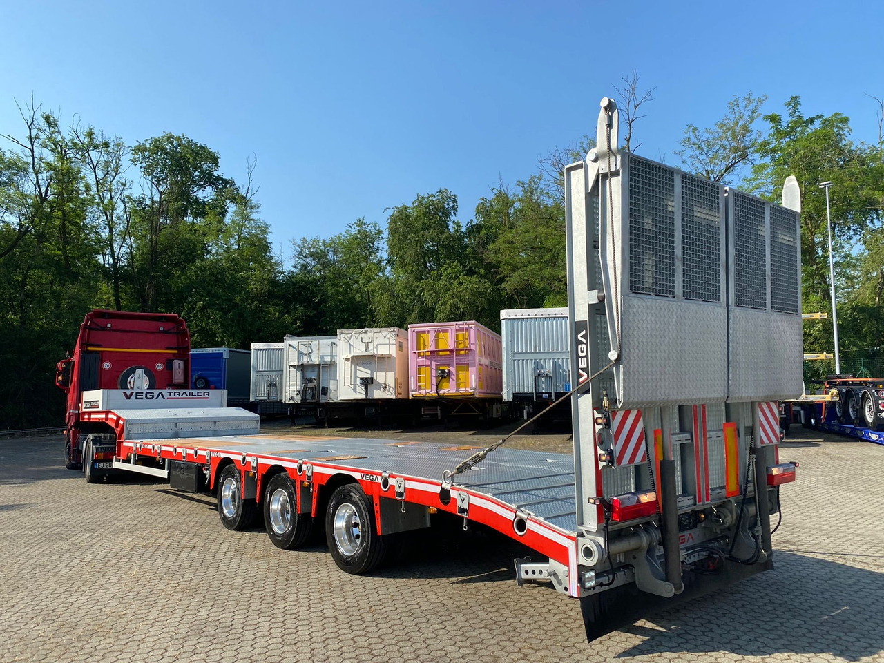 3 AXLE LOWBED (VEGA ITALIANO) - Semirremolque góndola rebajadas: foto 1 3 AXLE LOWBED (VEGA ITALIANO) - Semirremolque góndola rebajadas: foto 1