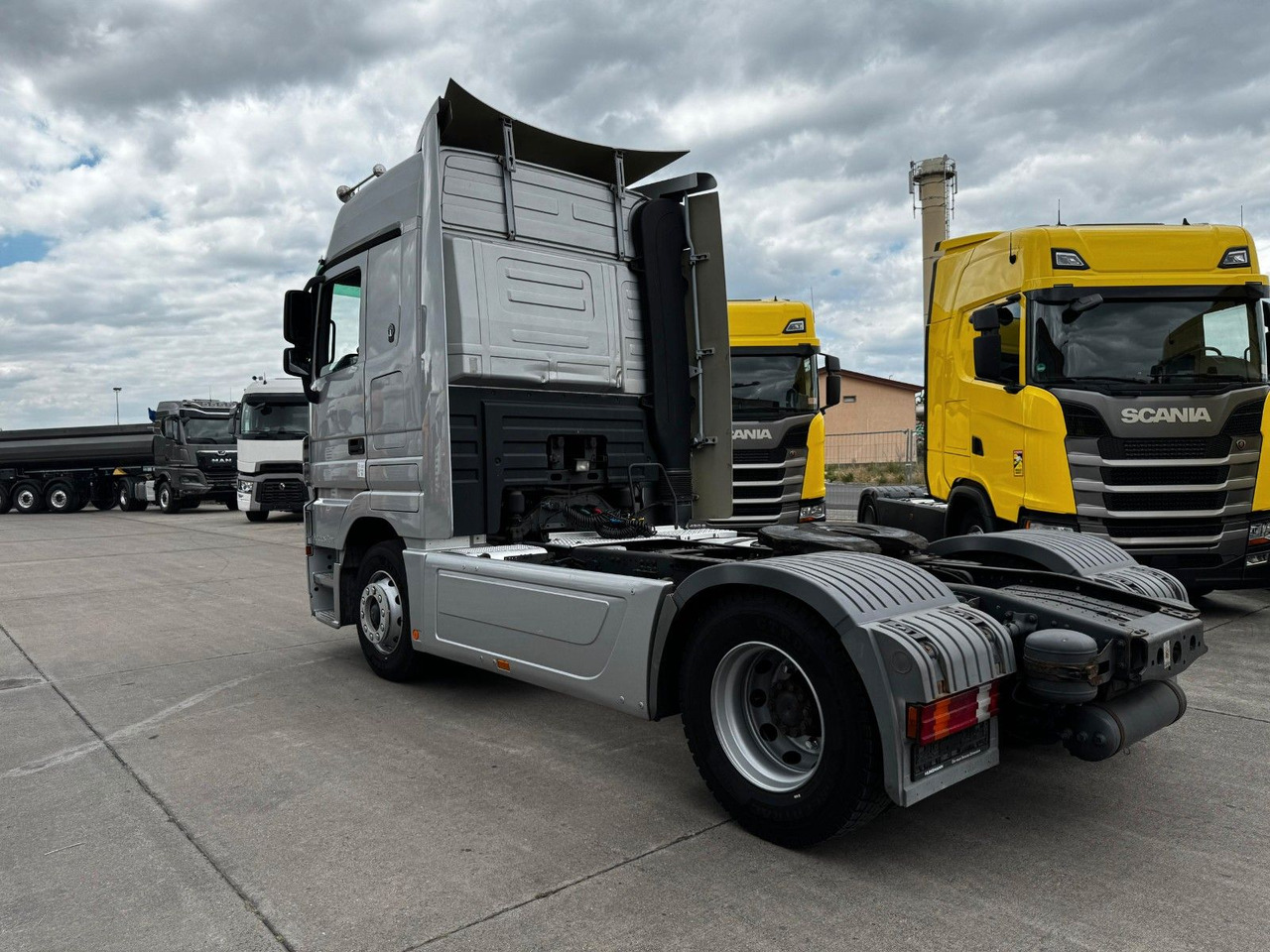Mercedes-Benz ACTROS 1844 * AUTOMATIK * TOP * NEUE REIFEN - Cabeza tractora: foto 5 Mercedes-Benz ACTROS 1844 * AUTOMATIK * TOP * NEUE REIFEN - Cabeza tractora: foto 5