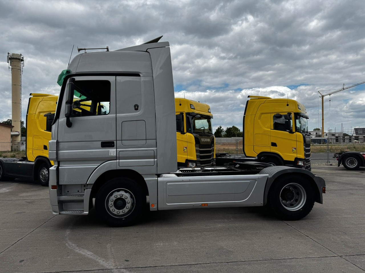 Mercedes-Benz ACTROS 1844 * AUTOMATIK * TOP * NEUE REIFEN - Cabeza tractora: foto 3 Mercedes-Benz ACTROS 1844 * AUTOMATIK * TOP * NEUE REIFEN - Cabeza tractora: foto 3