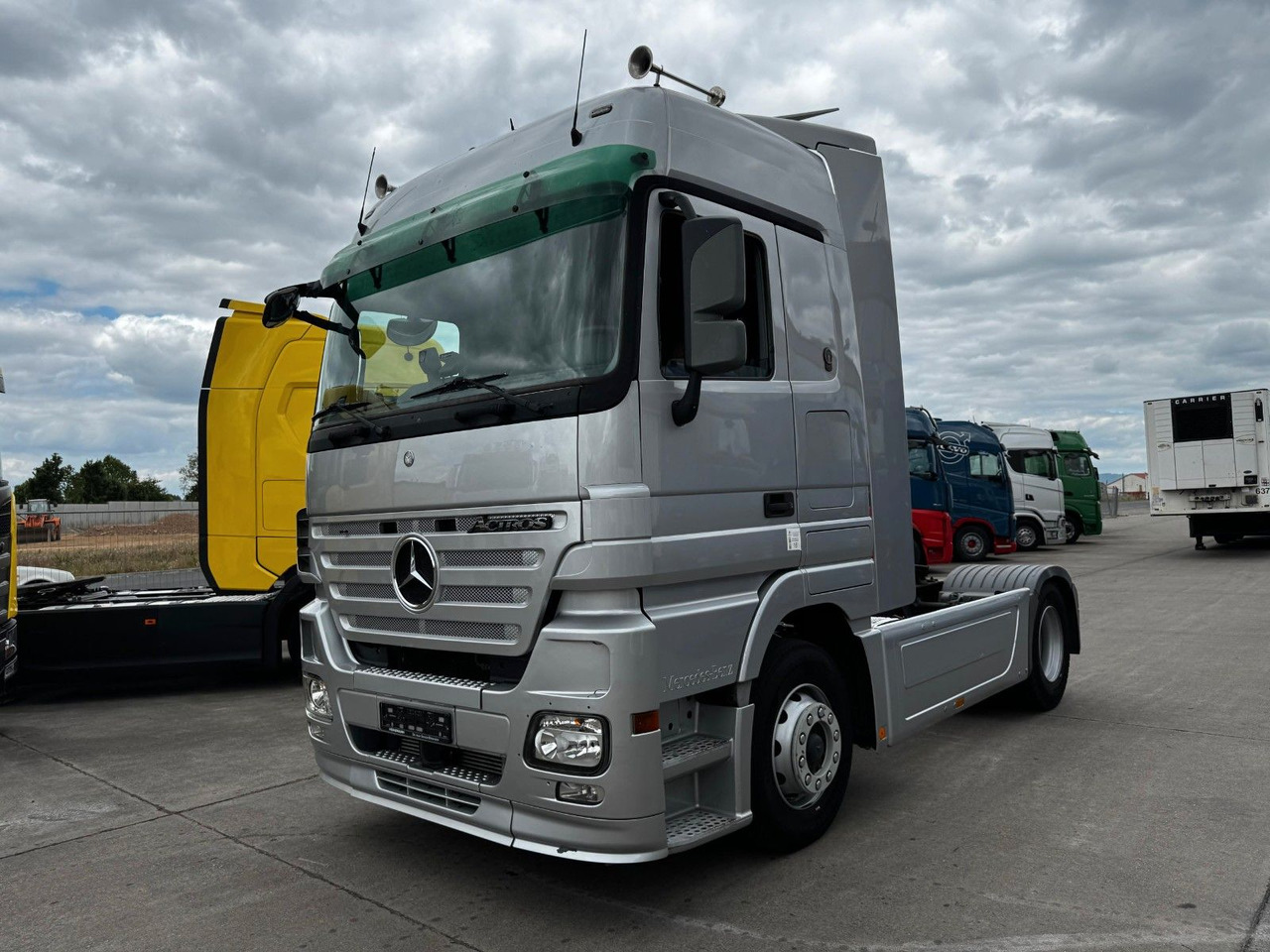 Mercedes-Benz ACTROS 1844 * AUTOMATIK * TOP * NEUE REIFEN - Cabeza tractora: foto 1 Mercedes-Benz ACTROS 1844 * AUTOMATIK * TOP * NEUE REIFEN - Cabeza tractora: foto 1