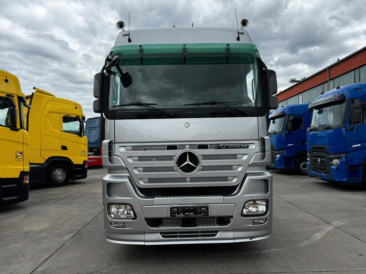 Mercedes-Benz ACTROS 1844 * AUTOMATIK * TOP * NEUE REIFEN - Cabeza tractora: foto 2 Mercedes-Benz ACTROS 1844 * AUTOMATIK * TOP * NEUE REIFEN - Cabeza tractora: foto 2