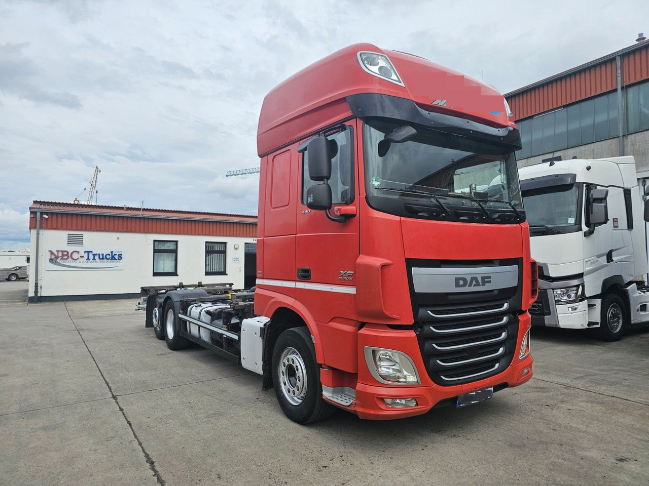 DAF XF 440 FAR * MUTLI * 2X TANK * RETARDER * STANDH - Camión portacontenedore/ Intercambiable: foto 3 DAF XF 440 FAR * MUTLI * 2X TANK * RETARDER * STANDH - Camión portacontenedore/ Intercambiable: foto 3