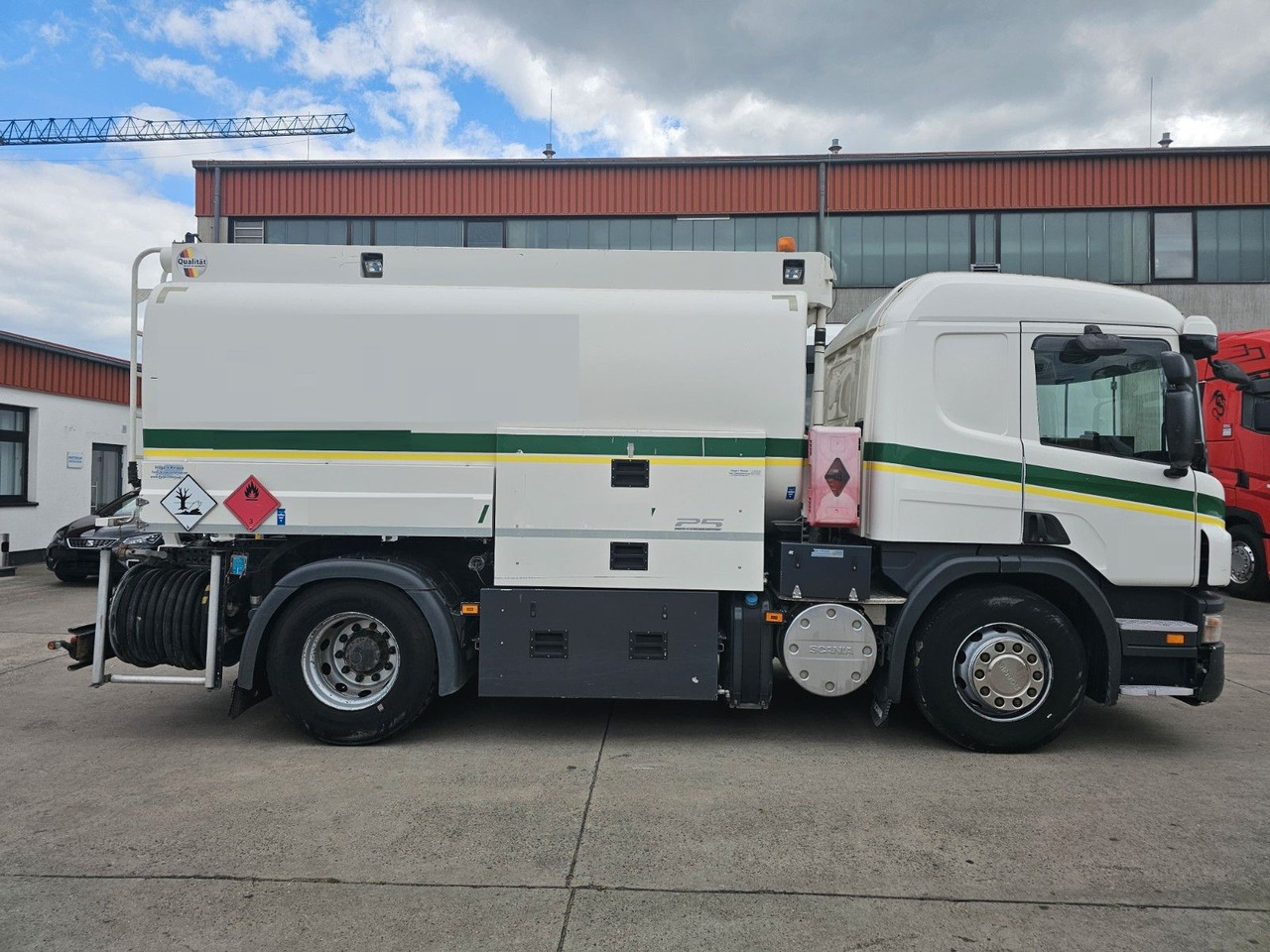 Scania P 360 * OBER/-UNTER * 3 KAMMER * BENZIN * - Camión cisterna: foto 4 Scania P 360 * OBER/-UNTER * 3 KAMMER * BENZIN * - Camión cisterna: foto 4