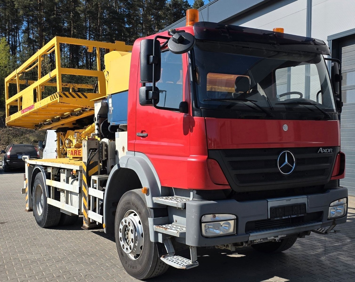Mercedes-Benz Axor 1824 - Camión con plataforma elevadora: foto 5 Mercedes-Benz Axor 1824 - Camión con plataforma elevadora: foto 5