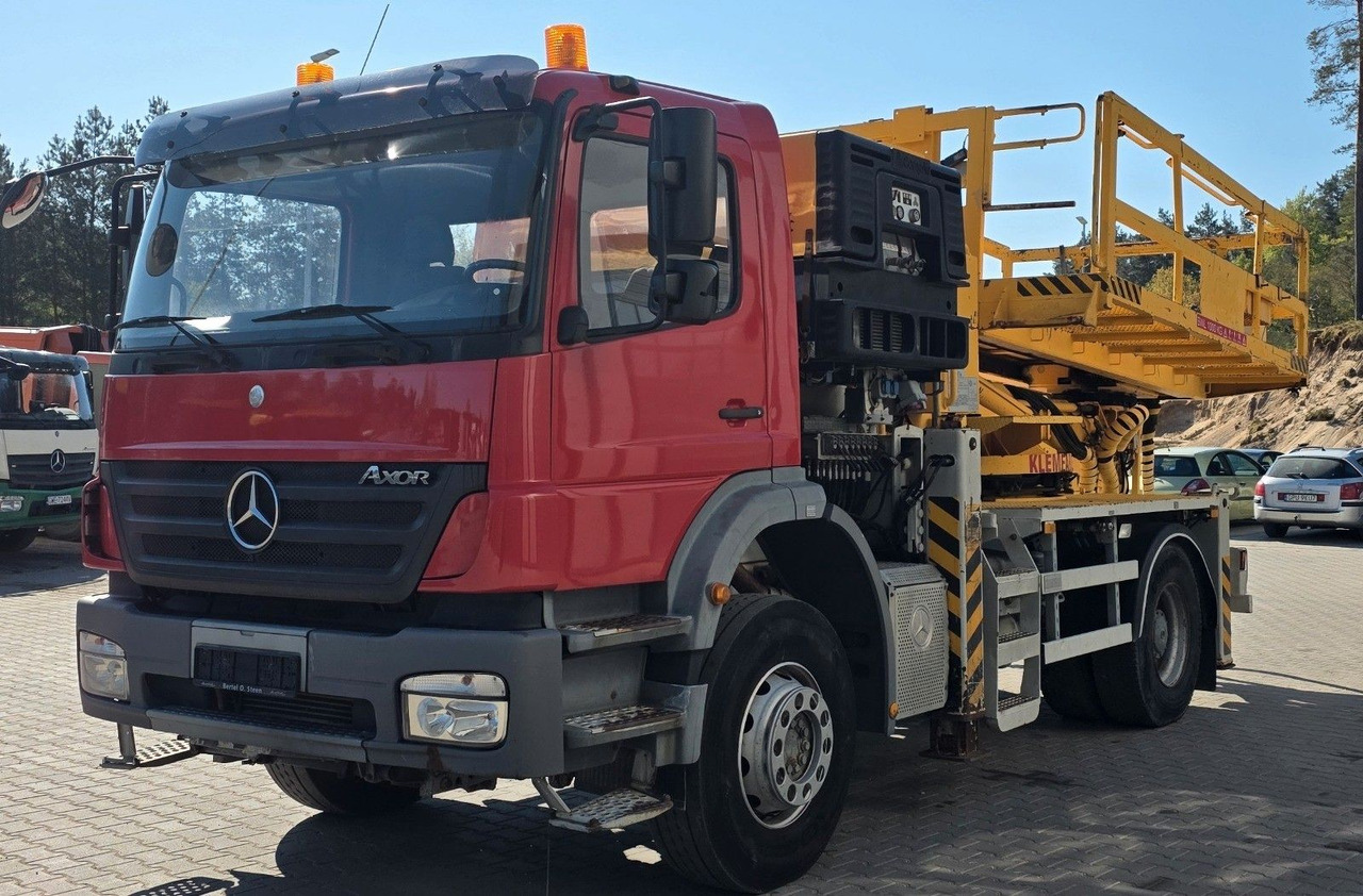 Mercedes-Benz Axor 1824 - Camión con plataforma elevadora: foto 1 Mercedes-Benz Axor 1824 - Camión con plataforma elevadora: foto 1