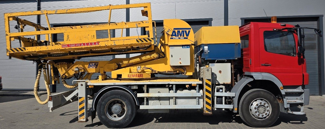 Mercedes-Benz Axor 1824 - Camión con plataforma elevadora: foto 4 Mercedes-Benz Axor 1824 - Camión con plataforma elevadora: foto 4