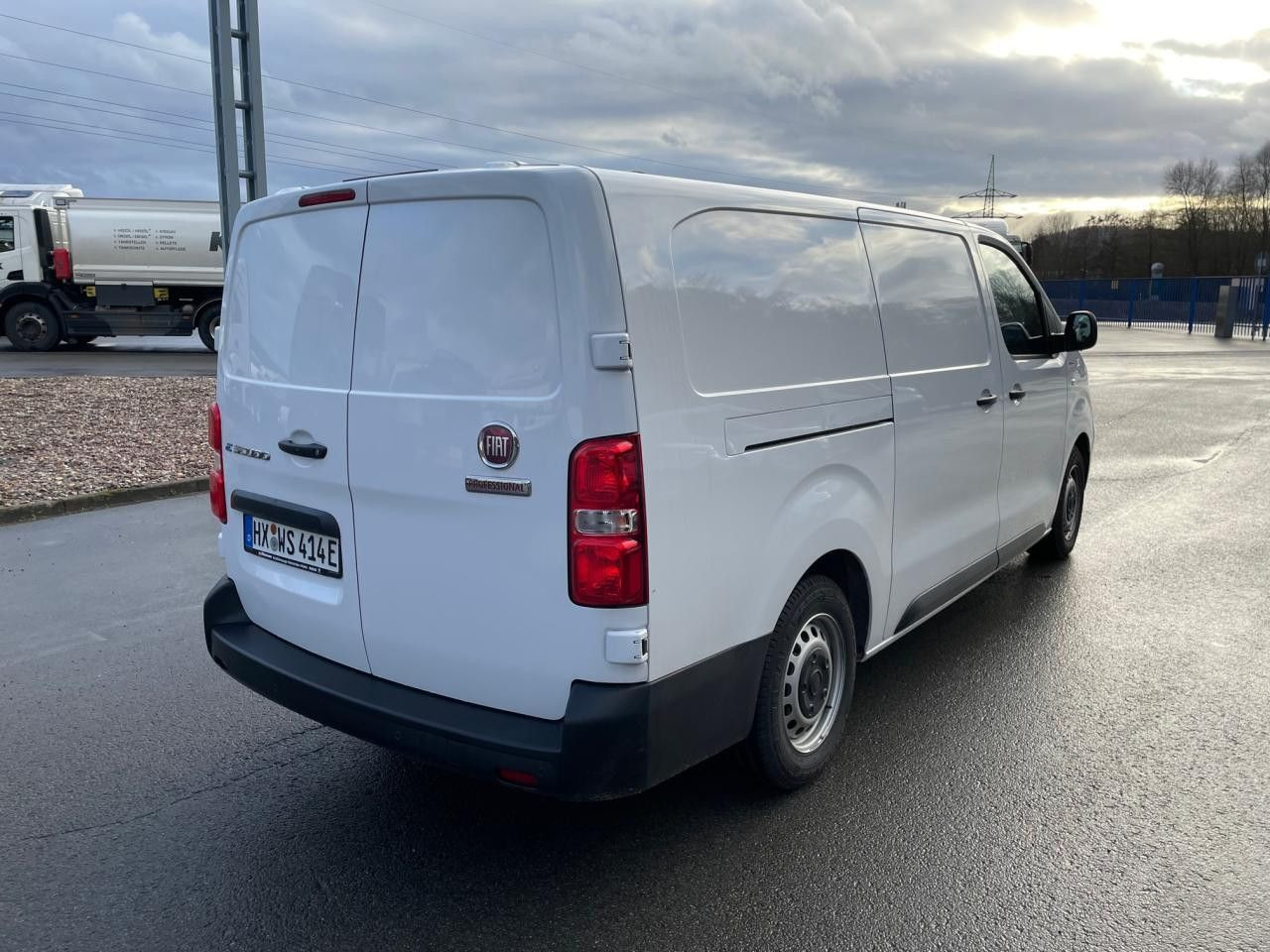Fiat E-Scudo 75 kWh Kastenwagen L3 Klima Navi ZV Fiat E-Scudo 75 kWh Kastenwagen L3 Klima Navi ZV - Furgoneta pequeña, Furgoneta eléctrica: foto 3 Fiat E-Scudo 75 kWh Kastenwagen L3 Klima Navi ZV Fiat E-Scudo 75 kWh Kastenwagen L3 Klima Navi ZV - Furgoneta pequeña, Furgoneta eléctrica: foto 3