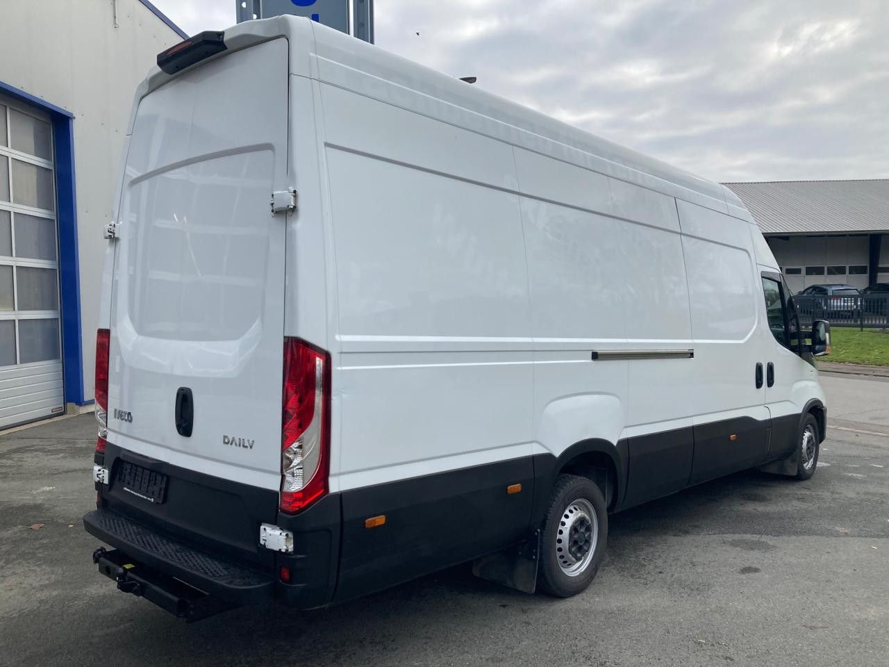 Iveco Daily 35S16V H3 Euro6 Klima AHK Navi ZV - Furgón: foto 4 Iveco Daily 35S16V H3 Euro6 Klima AHK Navi ZV - Furgón: foto 4