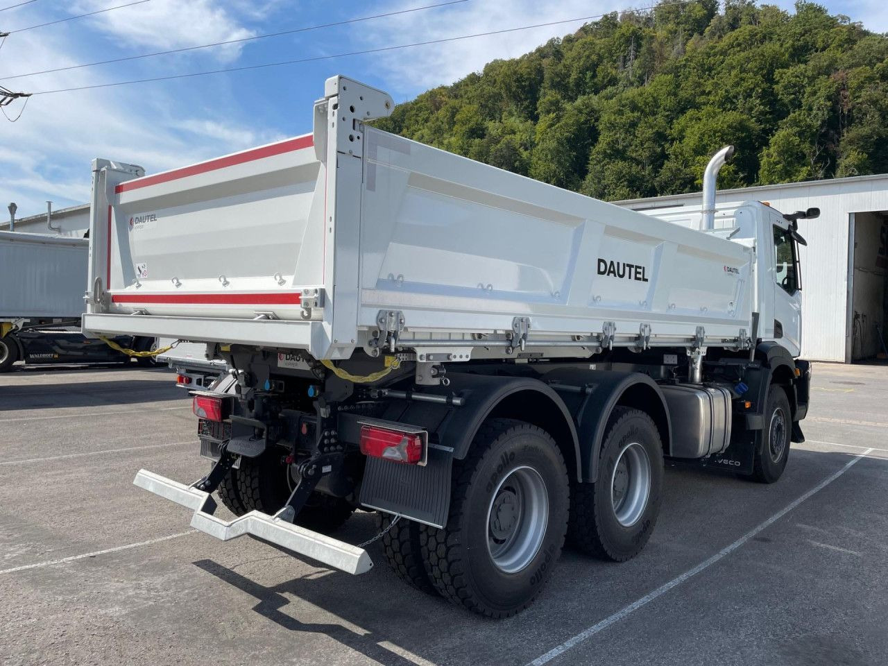 Iveco X-Way AD300X54Z HR OFF - Camión volquete: foto 3 Iveco X-Way AD300X54Z HR OFF - Camión volquete: foto 3