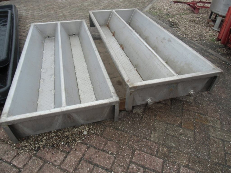 Nr. 3060 RVS doorloopbakken - Maquinaria ganadera: foto 1 Nr. 3060 RVS doorloopbakken - Maquinaria ganadera: foto 1