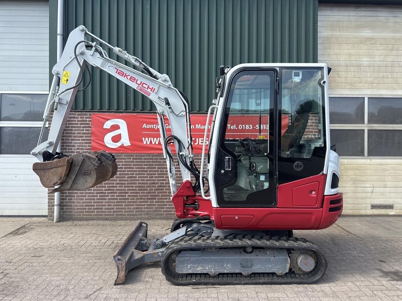 Takeuchi Kraan TB230 - Gebruikt - Miniexcavadora: foto 1 Takeuchi Kraan TB230 - Gebruikt - Miniexcavadora: foto 1
