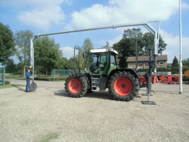 Tractor aquaduct - Esparcidor de estiércol: foto 1 Tractor aquaduct - Esparcidor de estiércol: foto 1