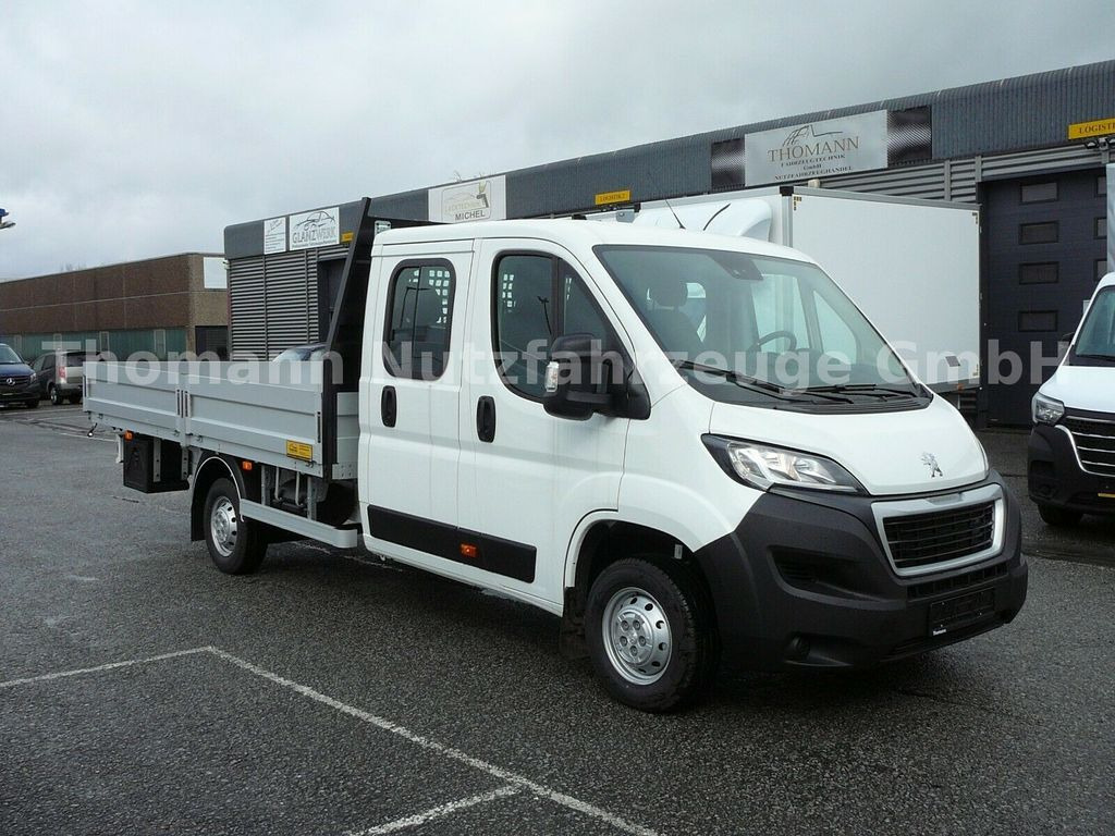Peugeot Boxer Pritsche 7 Sitzer Klimaaut. Luftfederung - Furgoneta caja abierta, Furgoneta combi: foto 1 Peugeot Boxer Pritsche 7 Sitzer Klimaaut. Luftfederung - Furgoneta caja abierta, Furgoneta combi: foto 1
