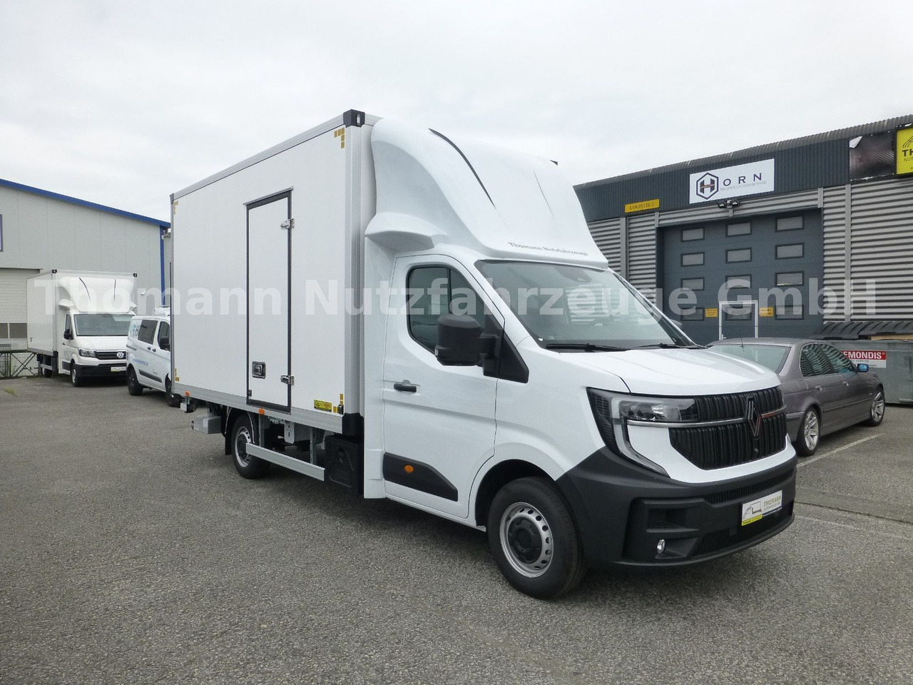 Renault NEW Master 2025 Koffer mit BÄR Ladebordwand - Furgoneta caja cerrada: foto 1 Renault NEW Master 2025 Koffer mit BÄR Ladebordwand - Furgoneta caja cerrada: foto 1