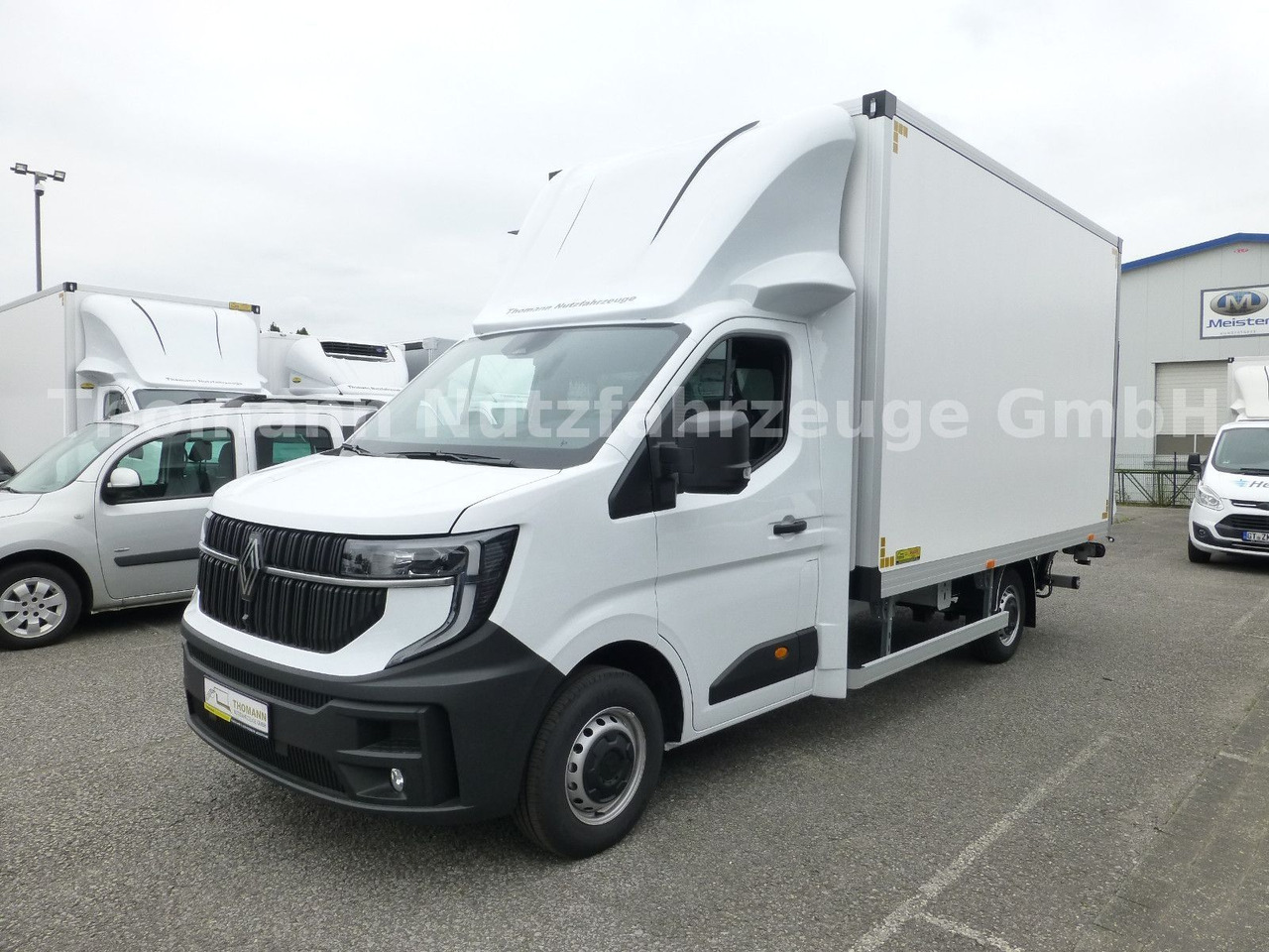 Renault NEW Master 2025 Koffer mit BÄR Ladebordwand - Furgoneta caja cerrada: foto 2 Renault NEW Master 2025 Koffer mit BÄR Ladebordwand - Furgoneta caja cerrada: foto 2