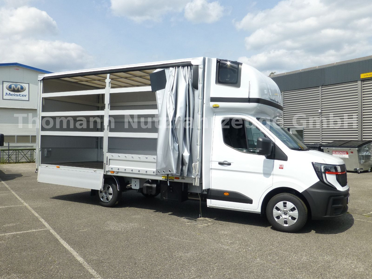 Renault NEW Master Pritsche Plane Schlafkabine - Furgoneta con lona: foto 4 Renault NEW Master Pritsche Plane Schlafkabine - Furgoneta con lona: foto 4
