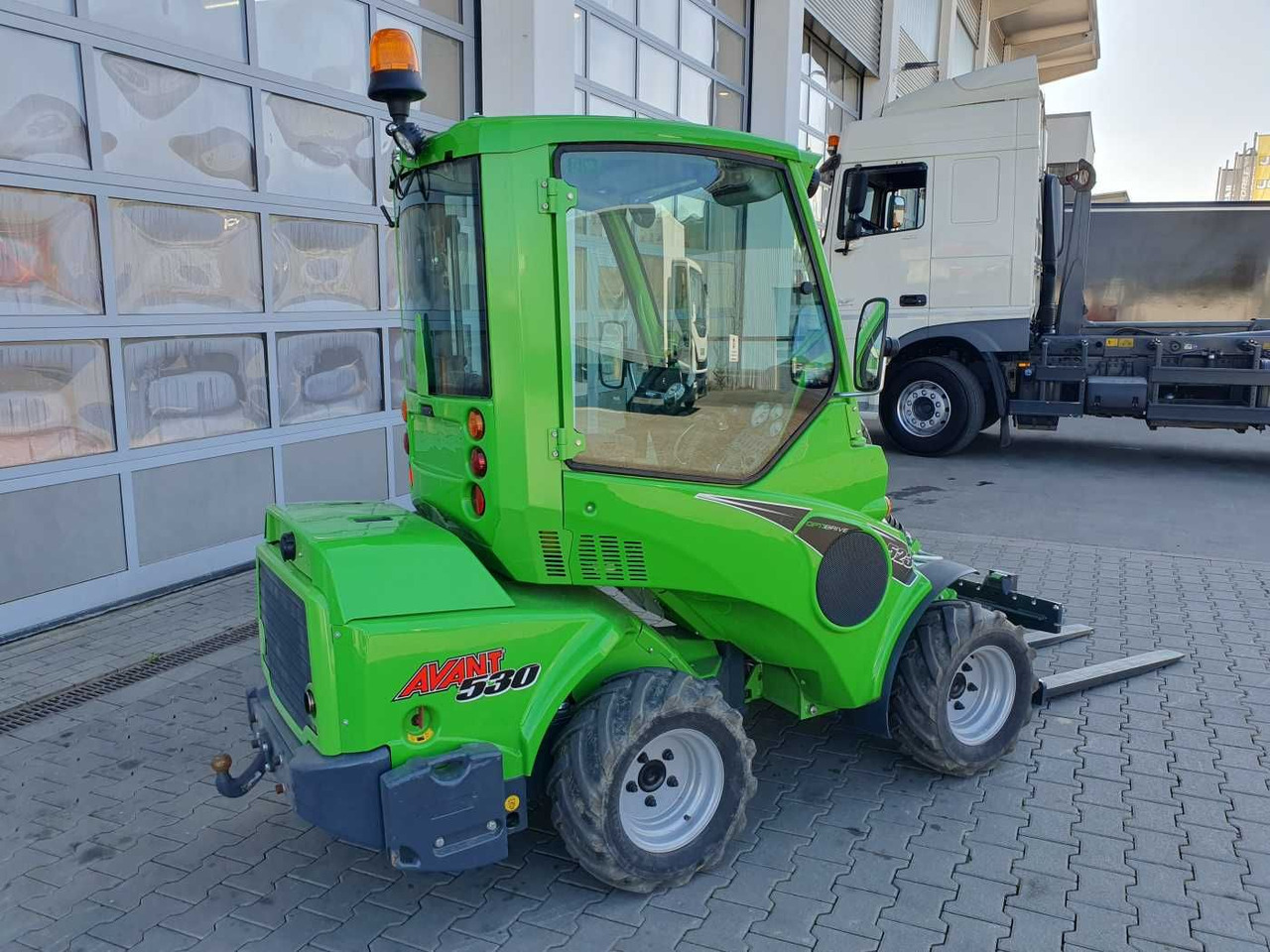 Avant Tecno 530 / nur 126h! / Inkl. Anbaugeräte! / 2018 - Cargadora de ruedas: foto 5 Avant Tecno 530 / nur 126h! / Inkl. Anbaugeräte! / 2018 - Cargadora de ruedas: foto 5