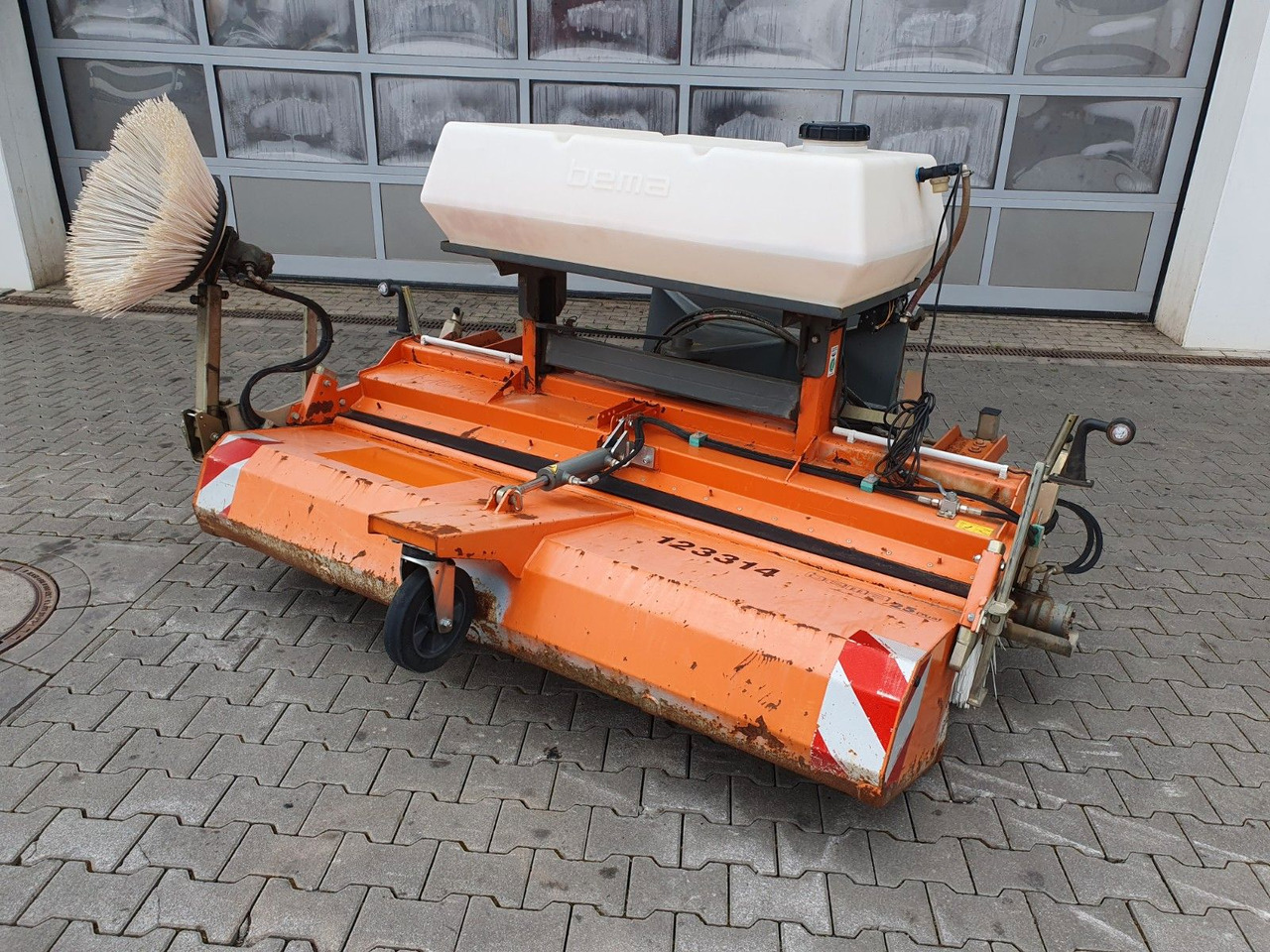 Bema 25 Dual Kehrmaschine / 2.050 mm / 2020 - Barredora cucharón: foto 2 Bema 25 Dual Kehrmaschine / 2.050 mm / 2020 - Barredora cucharón: foto 2