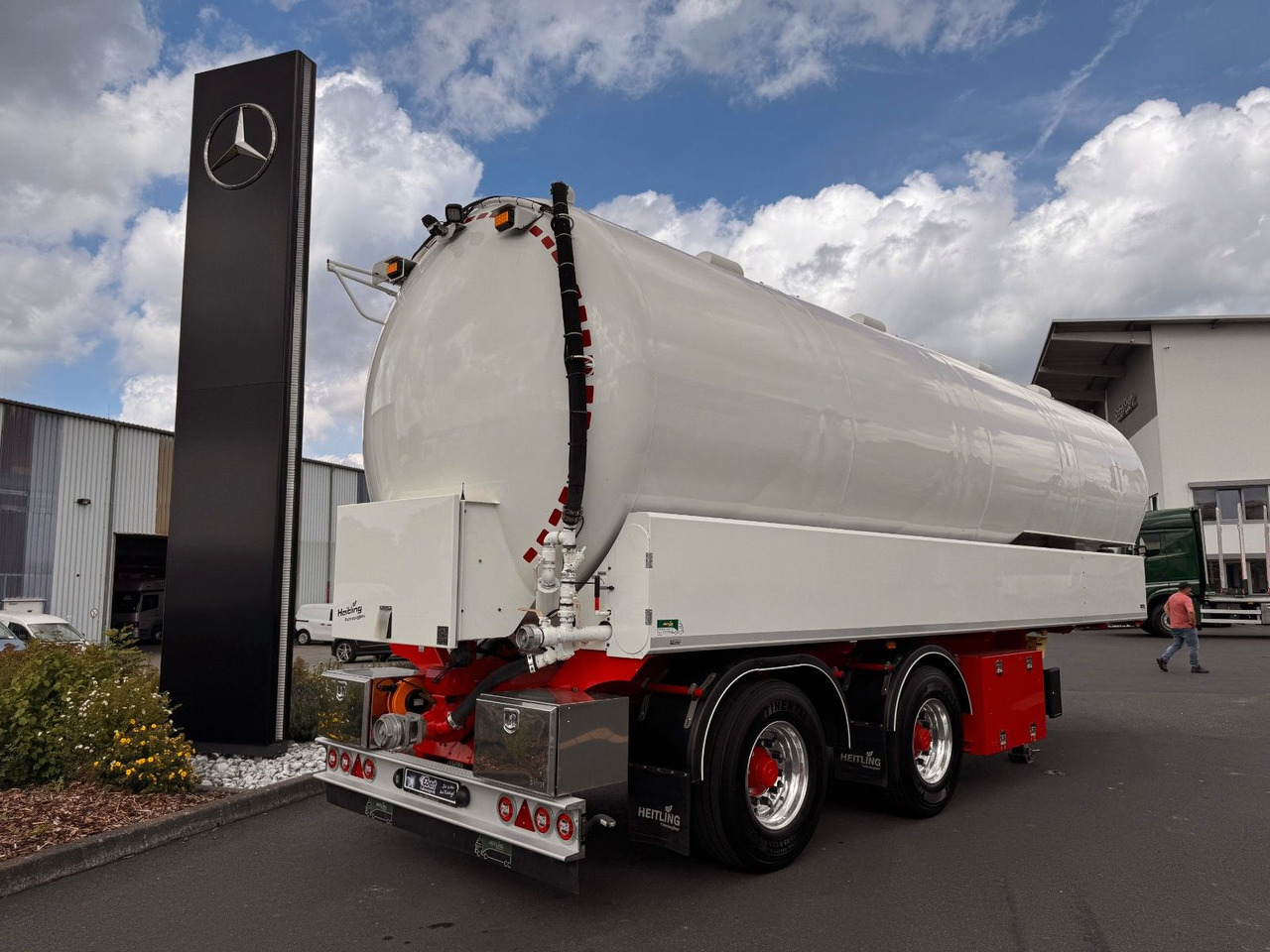 Heitling SDBH 40 Pellet-Silo Lenk+Liftachse 40m³ - Semirremolque silo: foto 2 Heitling SDBH 40 Pellet-Silo Lenk+Liftachse 40m³ - Semirremolque silo: foto 2