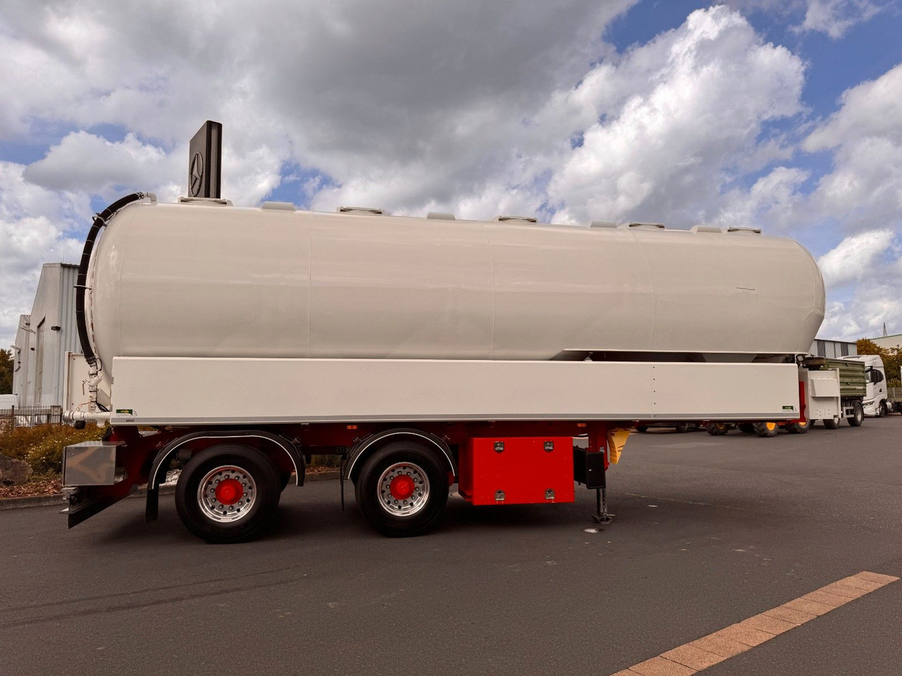 Heitling SDBH 40 Pellet-Silo Lenk+Liftachse 40m³ - Semirremolque silo: foto 4 Heitling SDBH 40 Pellet-Silo Lenk+Liftachse 40m³ - Semirremolque silo: foto 4