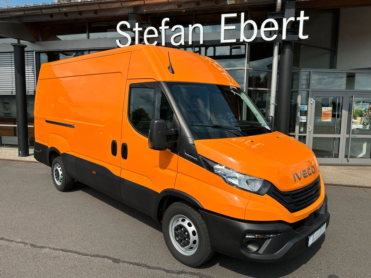 Iveco Daily 35S16 HA8 *R.3520mm*Neues Modell* - Furgón: foto 1 Iveco Daily 35S16 HA8 *R.3520mm*Neues Modell* - Furgón: foto 1