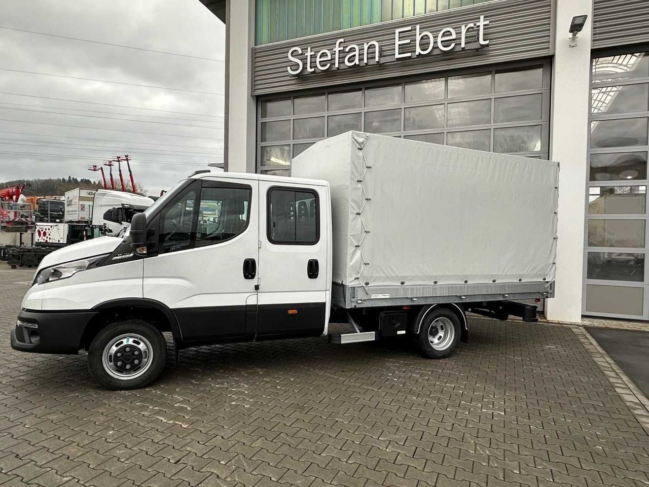 Iveco Daily 50C18H A8 DoKa *AHK*Automatik*7-Sitze* - Furgoneta caja abierta, Furgoneta combi: foto 4 Iveco Daily 50C18H A8 DoKa *AHK*Automatik*7-Sitze* - Furgoneta caja abierta, Furgoneta combi: foto 4