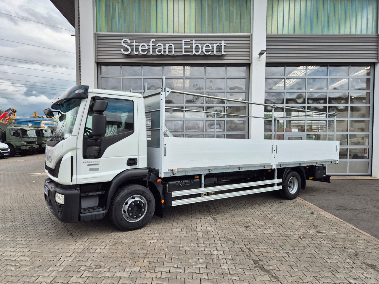Iveco Eurocargo ML140E28/P Gerüstbau 3 Sitze AHK Klima - Camión caja abierta: foto 3 Iveco Eurocargo ML140E28/P Gerüstbau 3 Sitze AHK Klima - Camión caja abierta: foto 3