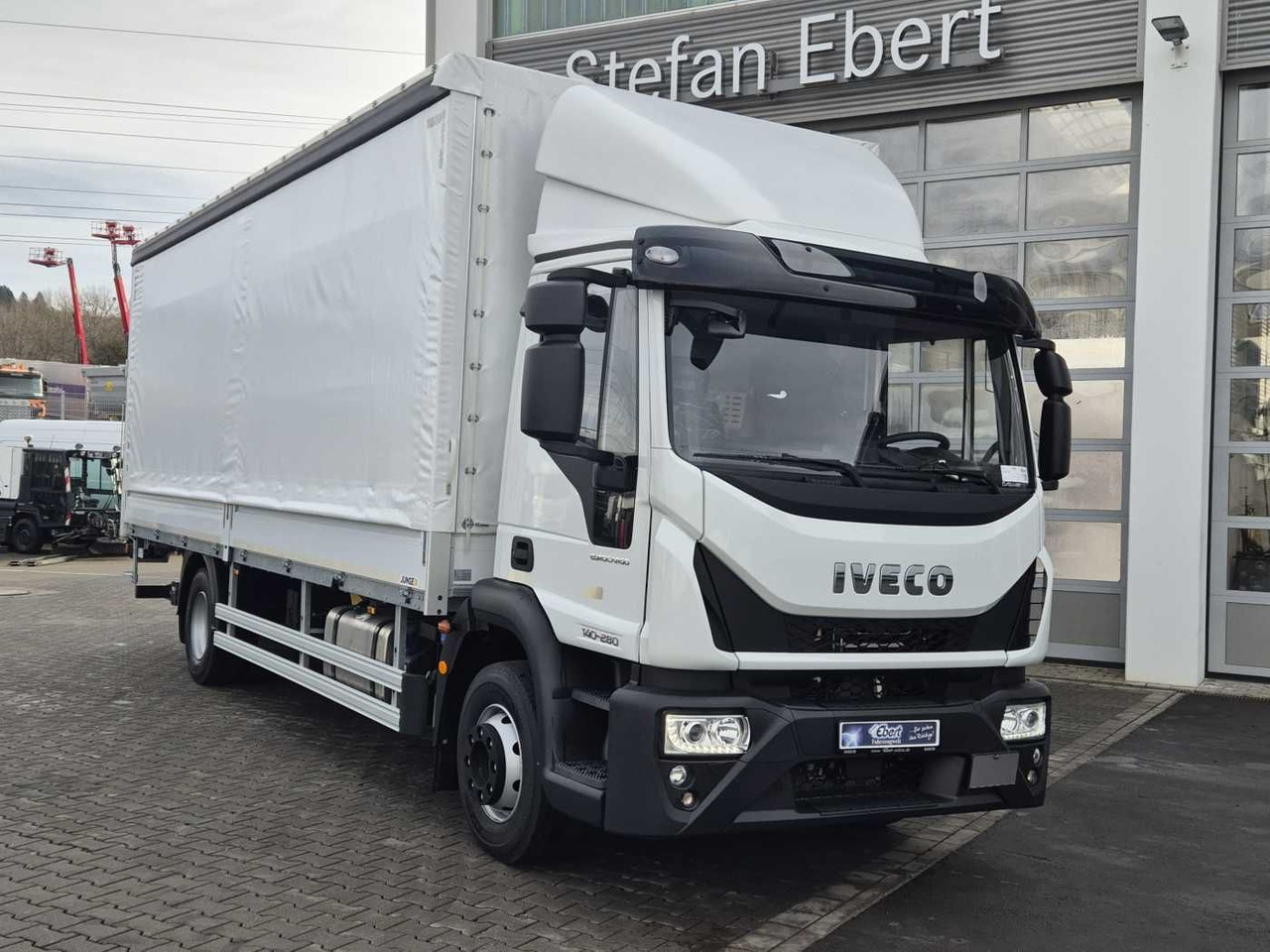 Iveco Eurocargo ML140E28/P LBW Bär Schiebeplane AHK - Camión lona: foto 2 Iveco Eurocargo ML140E28/P LBW Bär Schiebeplane AHK - Camión lona: foto 2