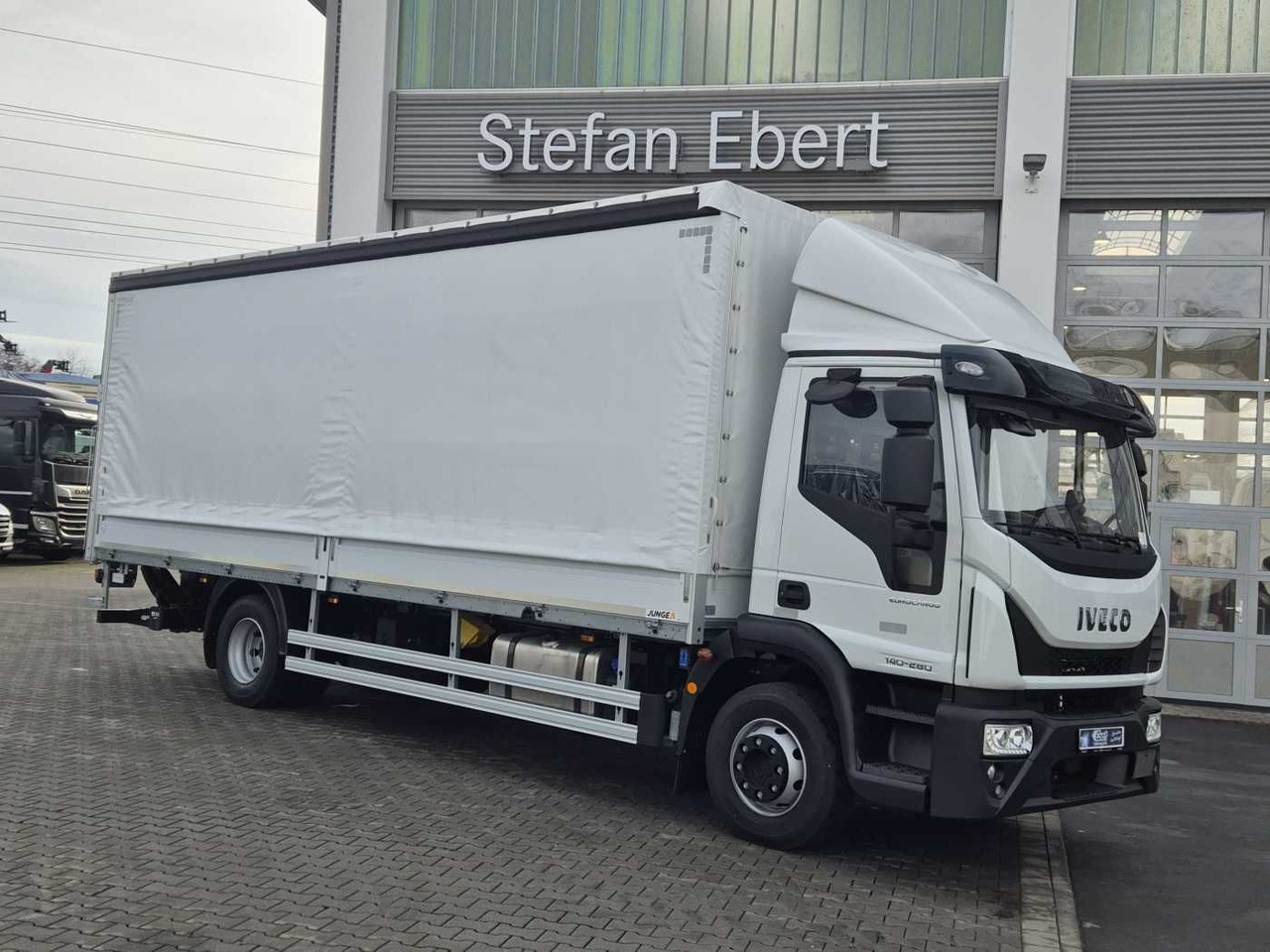Iveco Eurocargo ML140E28/P LBW Bär Schiebeplane AHK - Camión lona: foto 4 Iveco Eurocargo ML140E28/P LBW Bär Schiebeplane AHK - Camión lona: foto 4