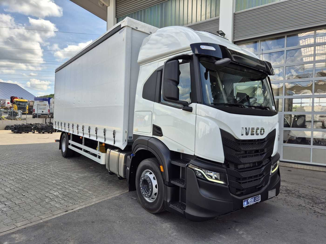 Iveco S-Way AT190S40/P Schiebeplanen LBW AHK Bett - Camión lona: foto 2 Iveco S-Way AT190S40/P Schiebeplanen LBW AHK Bett - Camión lona: foto 2