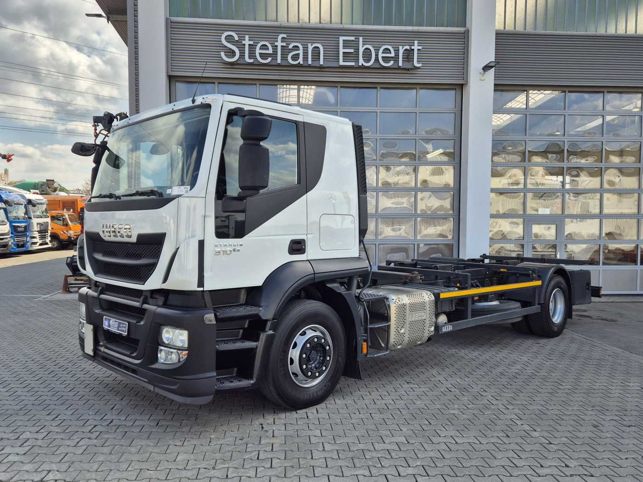 Iveco Stralis AT190S31/P BDF Klima Standh. AHK Bett - Camión portacontenedore/ Intercambiable: foto 1 Iveco Stralis AT190S31/P BDF Klima Standh. AHK Bett - Camión portacontenedore/ Intercambiable: foto 1