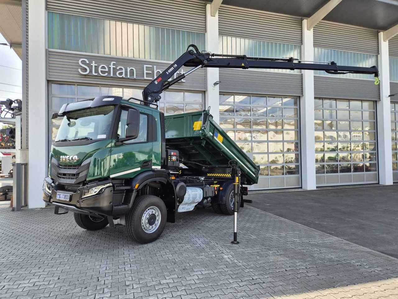 Iveco T-Way AD190T36W/P 4x4 HIAB X-HIDUO 118E-3 Funk - Camión volquete, Camión grúa: foto 1 Iveco T-Way AD190T36W/P 4x4 HIAB X-HIDUO 118E-3 Funk - Camión volquete, Camión grúa: foto 1