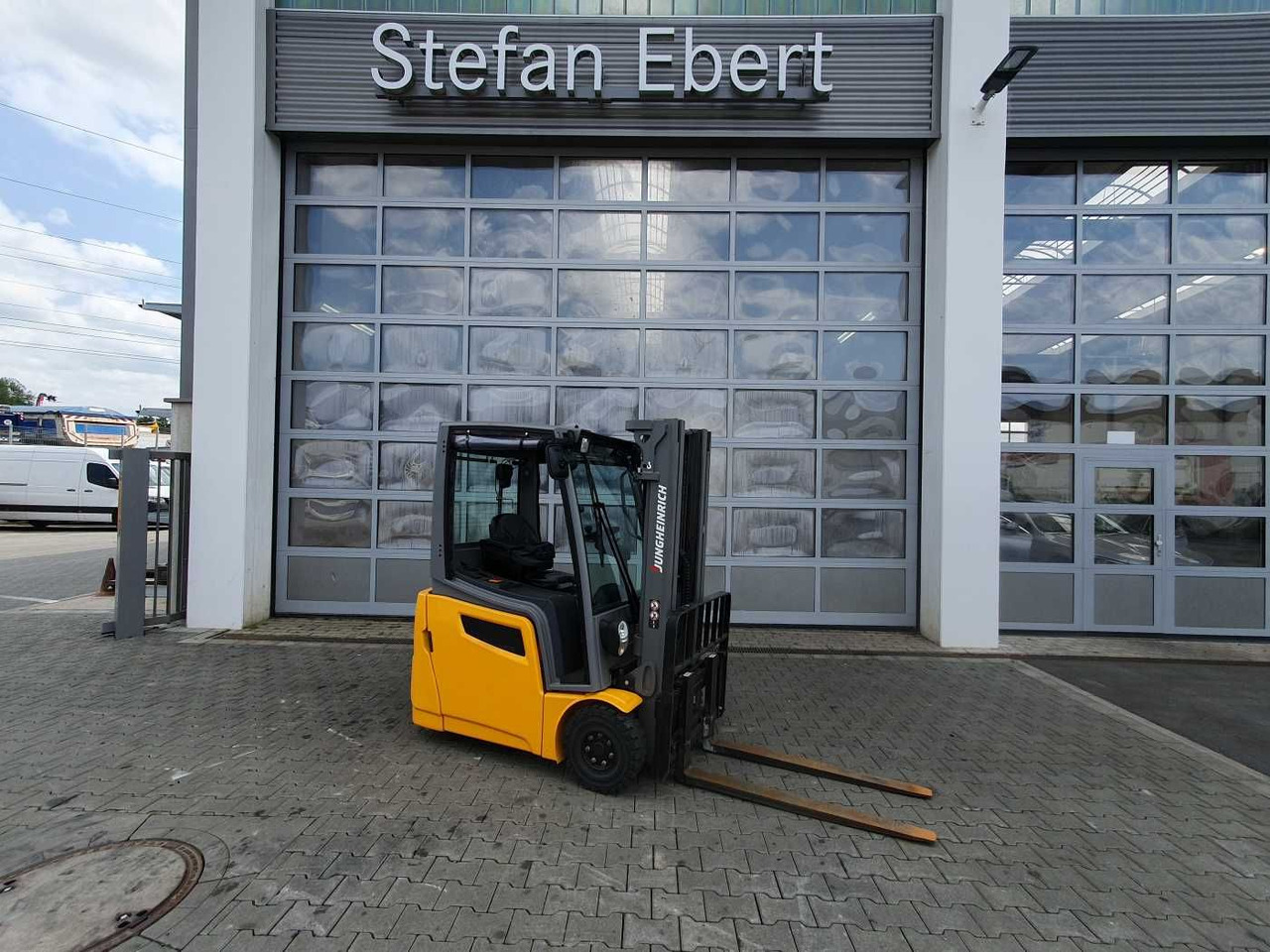 Jungheinrich EFG 215 / Triplex: 4.25m! / SS / nur 1.368h! - Carretilla elevadora eléctrica: foto 1 Jungheinrich EFG 215 / Triplex: 4.25m! / SS / nur 1.368h! - Carretilla elevadora eléctrica: foto 1