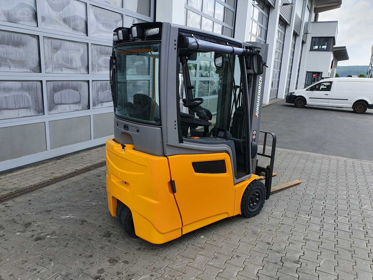 Jungheinrich EFG 215 / Triplex: 4.25m! / SS / nur 1.368h! - Carretilla elevadora eléctrica: foto 4 Jungheinrich EFG 215 / Triplex: 4.25m! / SS / nur 1.368h! - Carretilla elevadora eléctrica: foto 4
