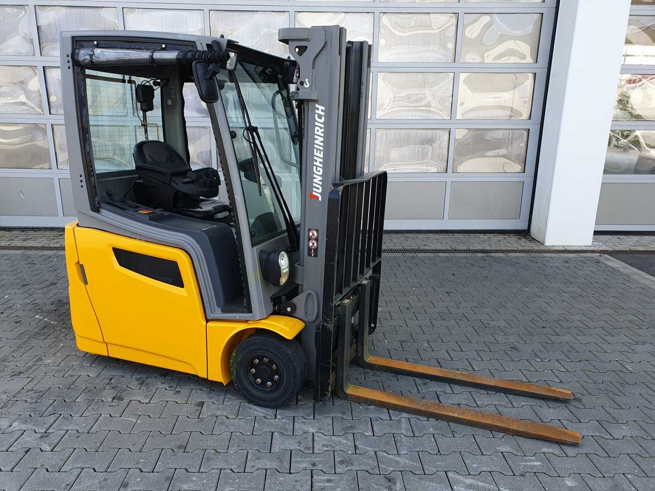 Jungheinrich EFG 215 / Triplex: 4.25m! / SS / nur 3.488h! - Carretilla elevadora eléctrica: foto 2 Jungheinrich EFG 215 / Triplex: 4.25m! / SS / nur 3.488h! - Carretilla elevadora eléctrica: foto 2