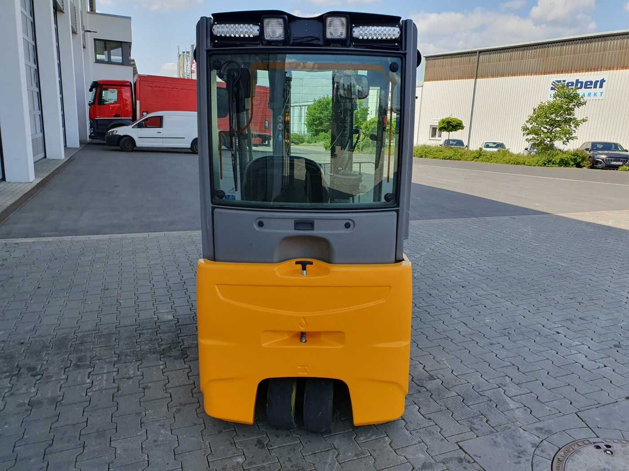 Jungheinrich EFG 215 / Triplex: 4.25m! / SS / nur 3.488h! - Carretilla elevadora eléctrica: foto 5 Jungheinrich EFG 215 / Triplex: 4.25m! / SS / nur 3.488h! - Carretilla elevadora eléctrica: foto 5