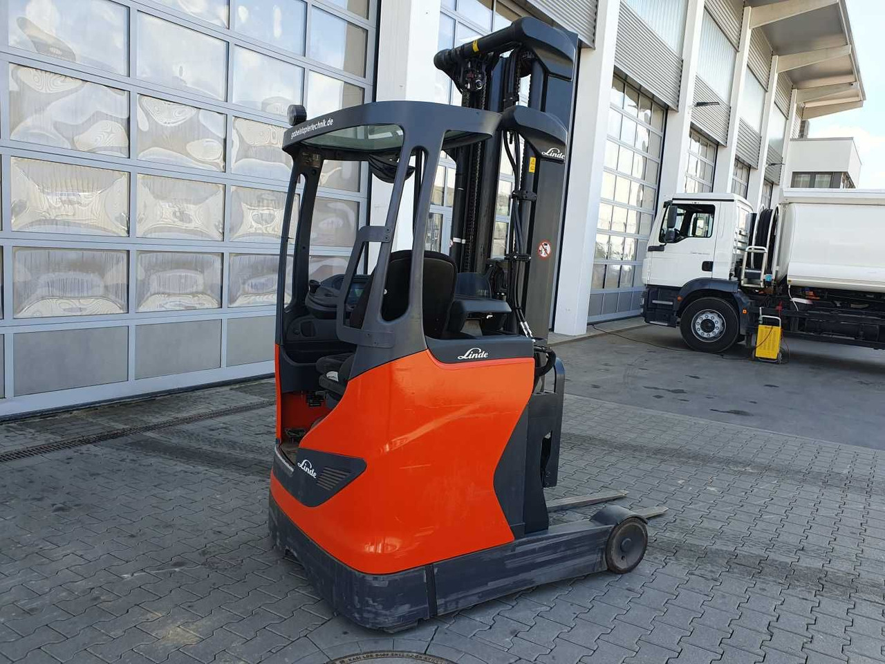 Linde R12B-01 / nur 2.394h! / Hubhöhe: 6m / 2015 - Retráctil: foto 4 Linde R12B-01 / nur 2.394h! / Hubhöhe: 6m / 2015 - Retráctil: foto 4