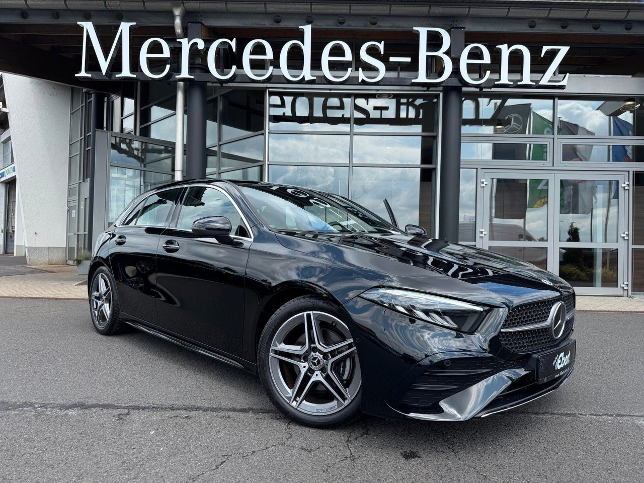 Mercedes-Benz A 180 AMG+Pano+Distr+RFK+Ambiente - Coche familiar: foto 1 Mercedes-Benz A 180 AMG+Pano+Distr+RFK+Ambiente - Coche familiar: foto 1