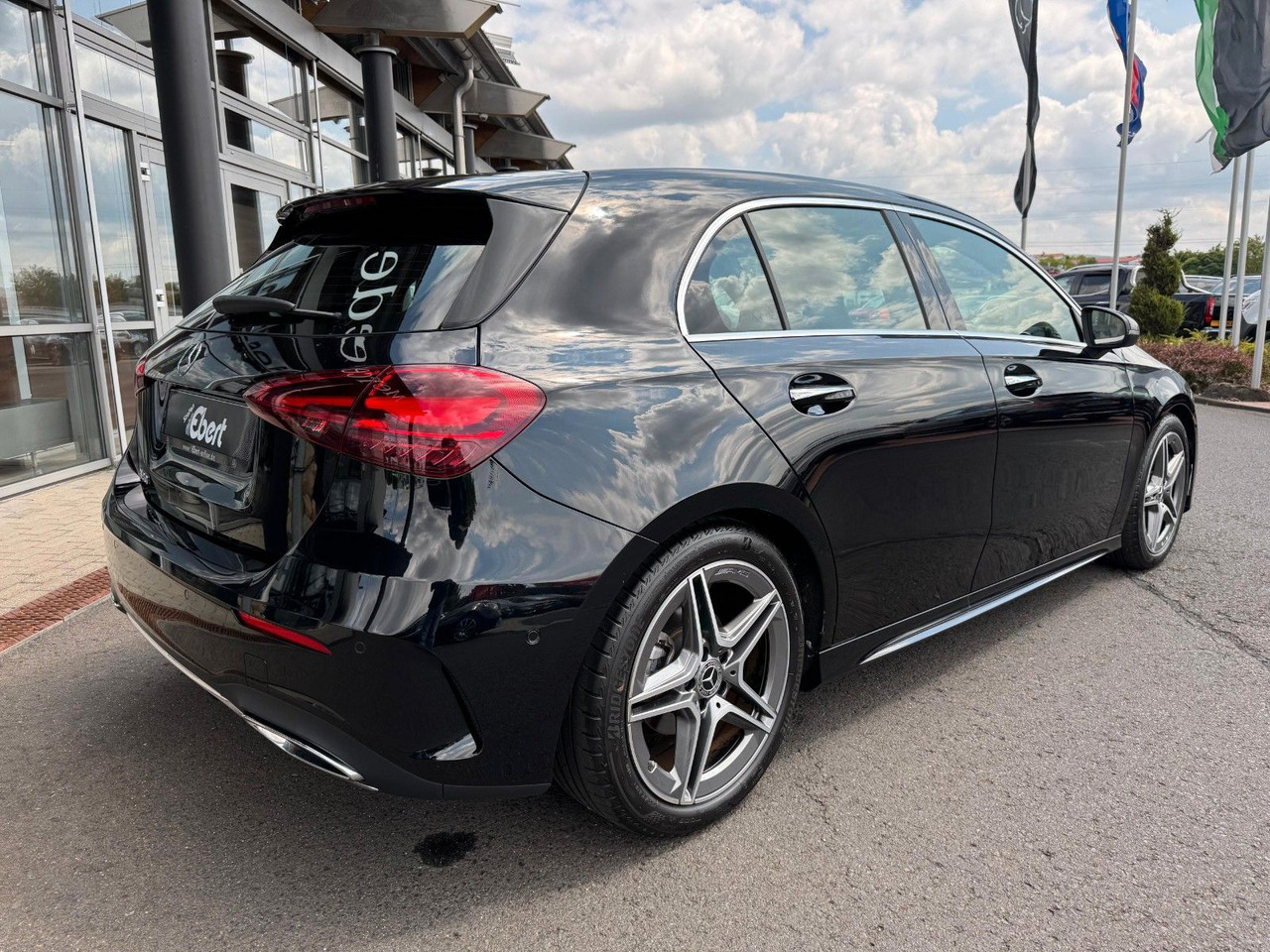 Mercedes-Benz A 180 AMG+Pano+Distr+RFK+Ambiente - Coche familiar: foto 4 Mercedes-Benz A 180 AMG+Pano+Distr+RFK+Ambiente - Coche familiar: foto 4