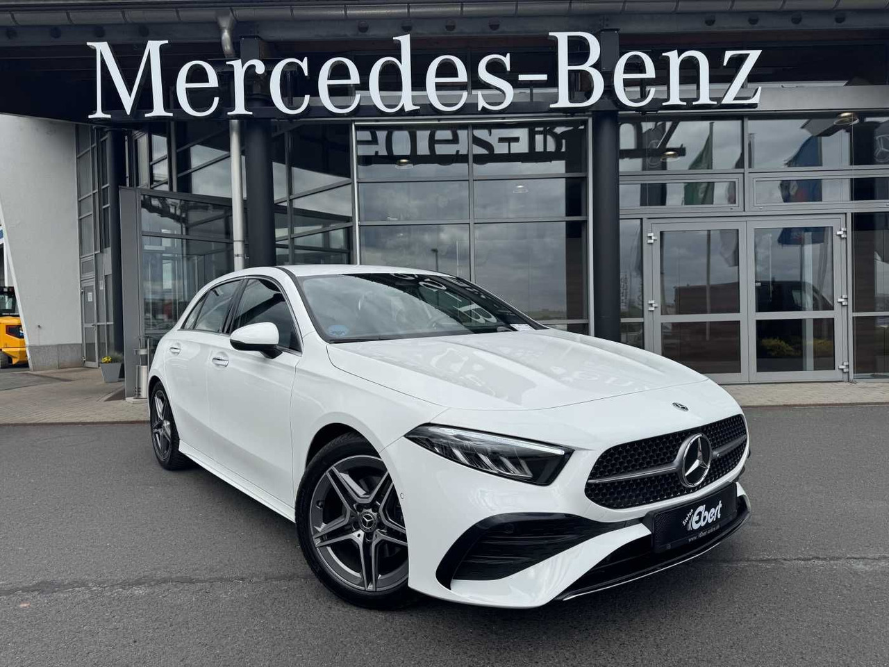 Mercedes-Benz A 200d AMG+AHK+Ambiente+RFK+MBUX+LED+IHC - Sedan: foto 1 Mercedes-Benz A 200d AMG+AHK+Ambiente+RFK+MBUX+LED+IHC - Sedan: foto 1